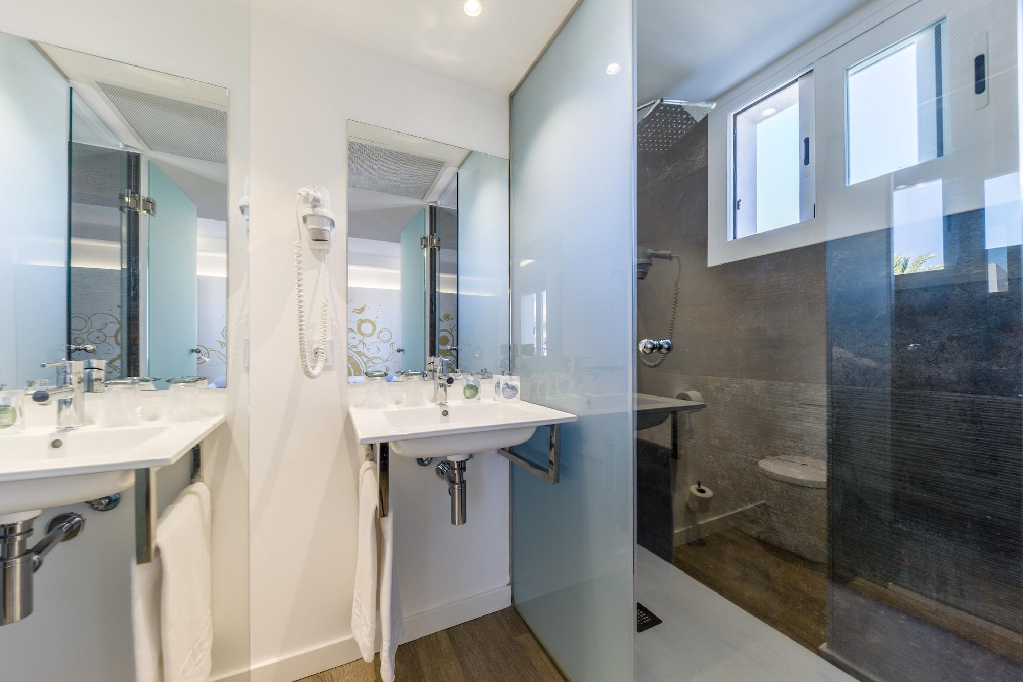 Welikehotel Triton Beach (Adults Only) Cala Ratjada  Esterno foto